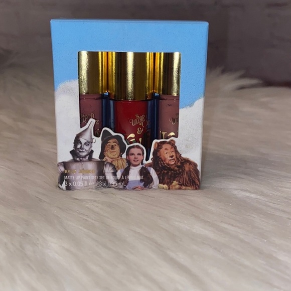 KYLIE JENNER Cosmetics × WIZARD of OZ Lip Paint 3-Color Set sold out - Picture 2 of 2